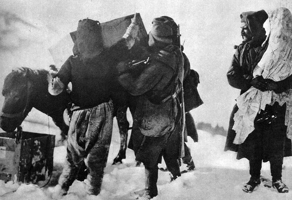 Ewakuacja serbskiego dworu królewskiego. Los swych żołnierzy dzielił król Piotr I i jego rodzina. W ciężkich zimowych warunkach końca 1915 roku, uchodząc przed napastnikami, przedzierał się on przez zaśnieżone góry Albanii ku wybrzeżom Adriatyku. Następnie znalazł się na Korfu, a później wśród swych żołnierzy w Salonikach. Tymczasem wojska państw centralnych zajęły, na przełomie 1915 i 1916 roku, Czarnogórę i środkową część Albanii. Ewakuacja serbskiego dworu królewskiego. Los swych żołnierzy dzielił król Piotr I i jego rodzina. W ciężkich zimowych warunkach końca 1915 roku, uchodząc przed napastnikami, przedzierał się on przez zaśnieżone góry Albanii ku wybrzeżom Adriatyku. Następnie znalazł się na Korfu, a później wśród swych żołnierzy w Salonikach. Tymczasem wojska państw centralnych zajęły, na przełomie 1915 i 1916 roku, Czarnogórę i środkową część Albanii.