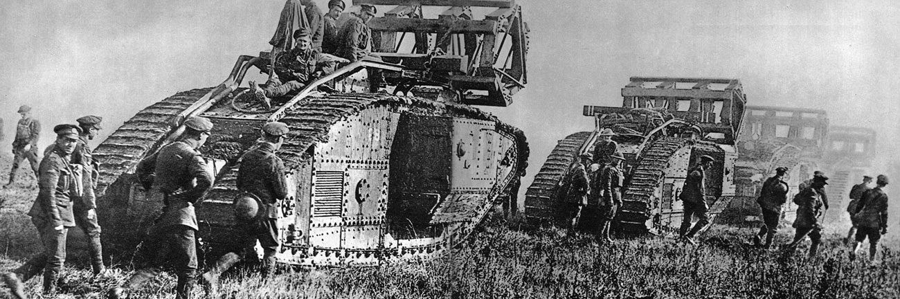 Kolumna angielskich czołgów szykuje się do natarcia pod Cambrai. Na kadłubach pojazdów umocowane ażurowe, stalowe konstrukcje, mające ułatwiać pokonywanie okopów przeciwnika. Bitwę pod Cambrai na przełomie listopada i grudnia 1917 roku nazwano Kolumna angielskich czołgów szykuje się do natarcia pod Cambrai. Na kadłubach pojazdów umocowane ażurowe, stalowe konstrukcje, mające ułatwiać pokonywanie okopów przeciwnika. Bitwę pod Cambrai na przełomie listopada i grudnia 1917 roku nazwano