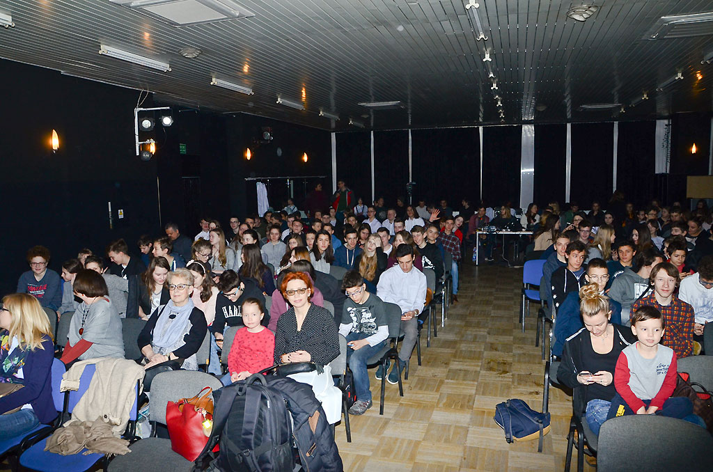 Rozentuzjazmowana publiczność Rozentuzjazmowana publiczność