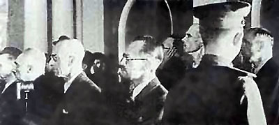 Ława oskarżonych w procesie szesnastu (fot. wikimedia) Ława oskarżonych w procesie szesnastu (fot. wikimedia)